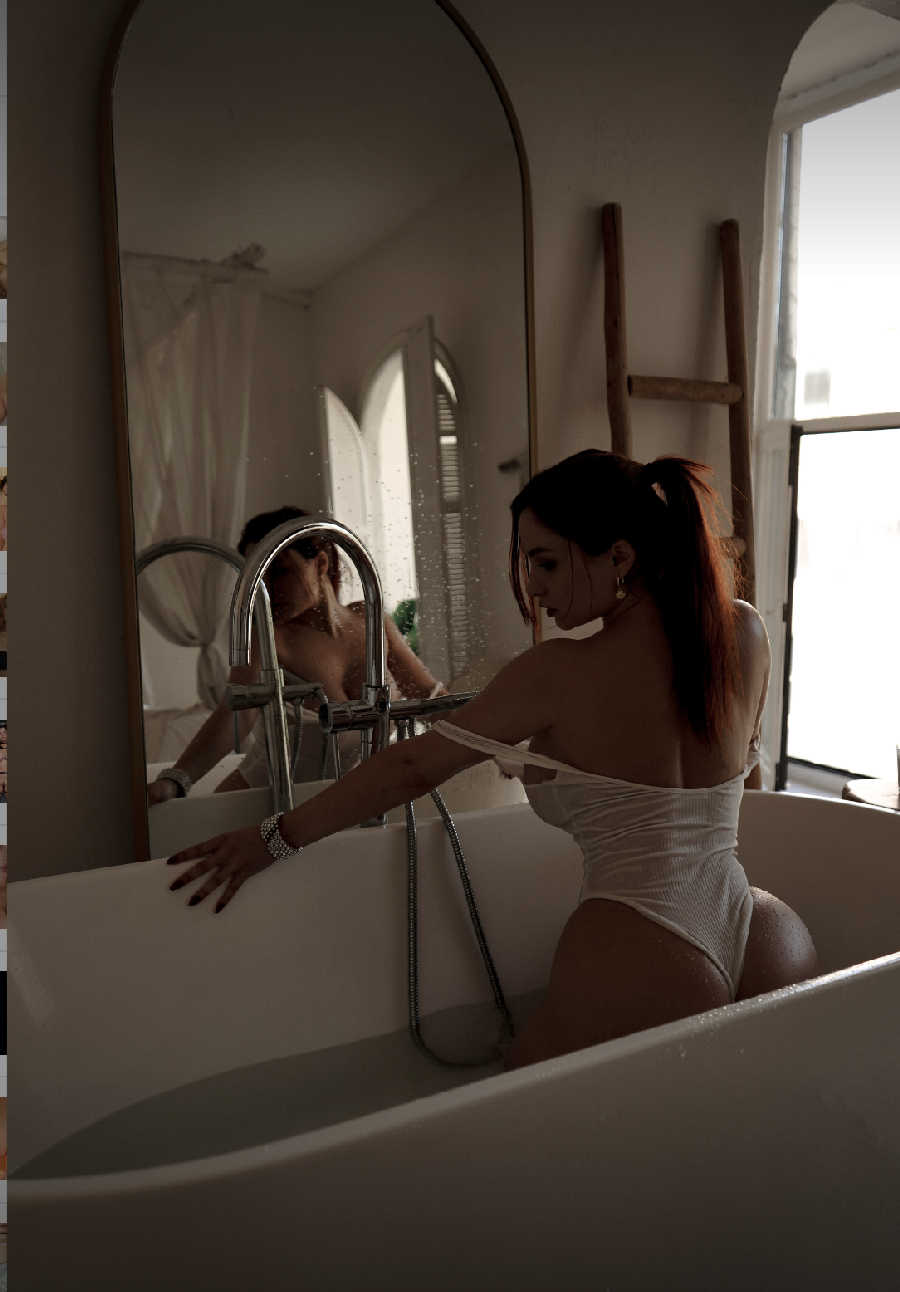 A playful frame from Miranda Faith nude — online in Acapulco