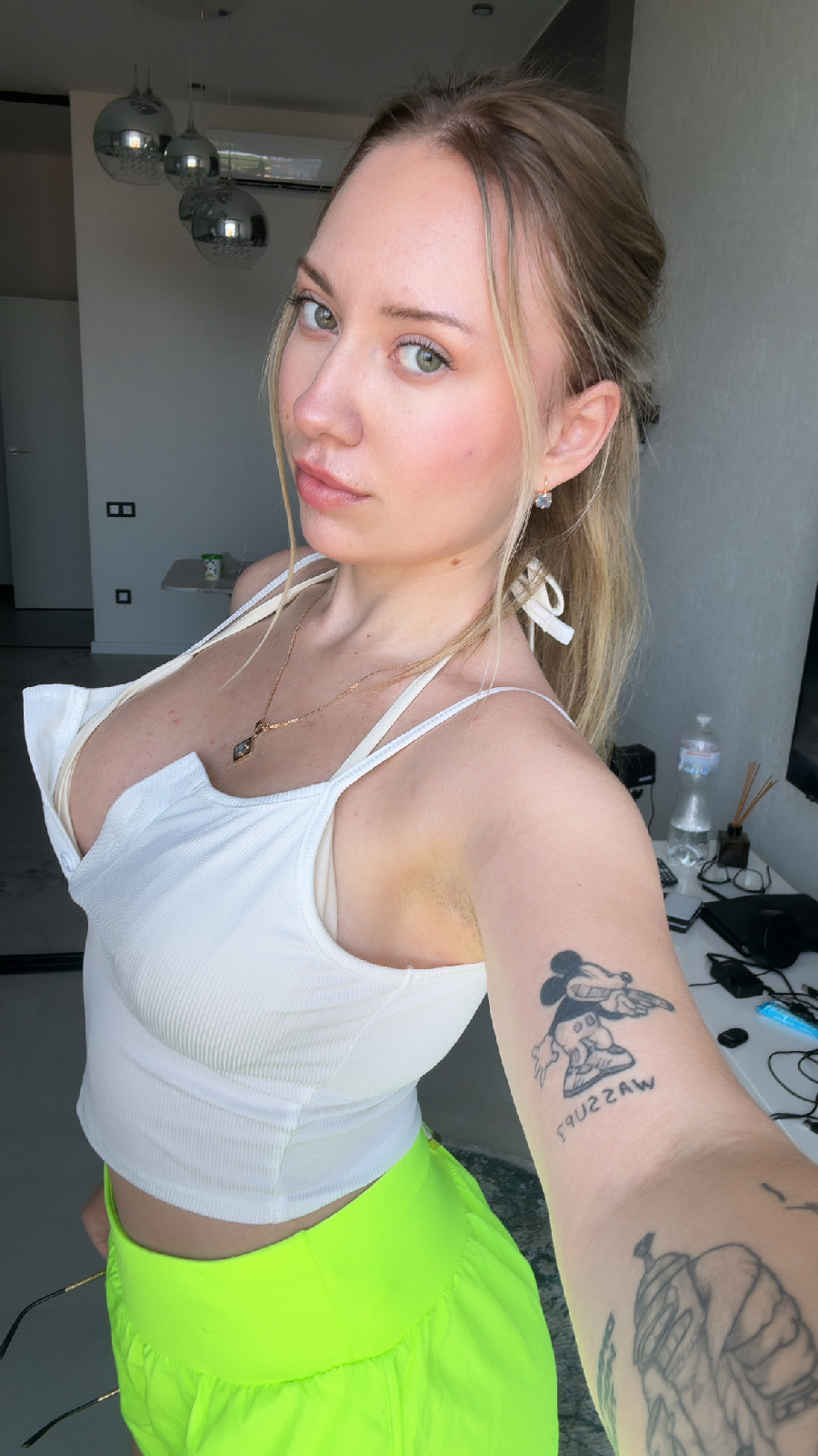 KateV in her underwear in Acapulco