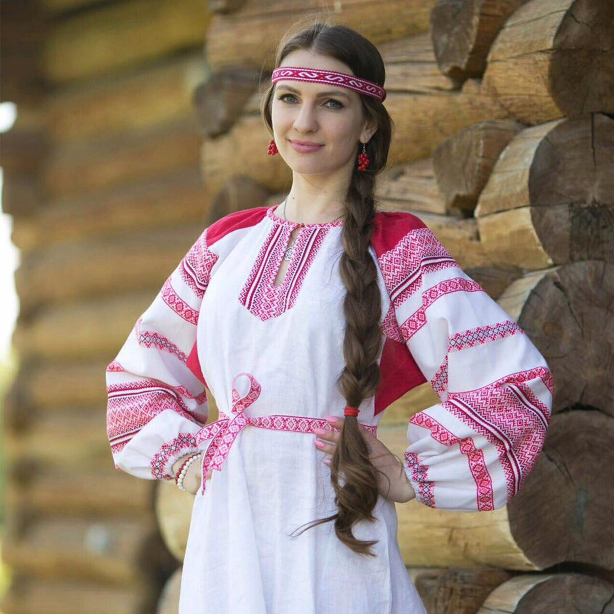 Girls in Slavic costumes in Acapulco