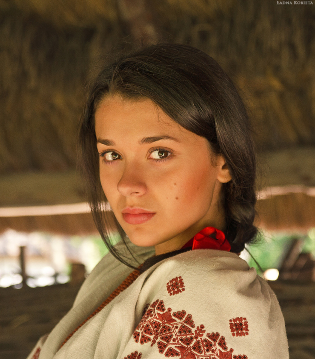Girls in Slavic costumes in Acapulco