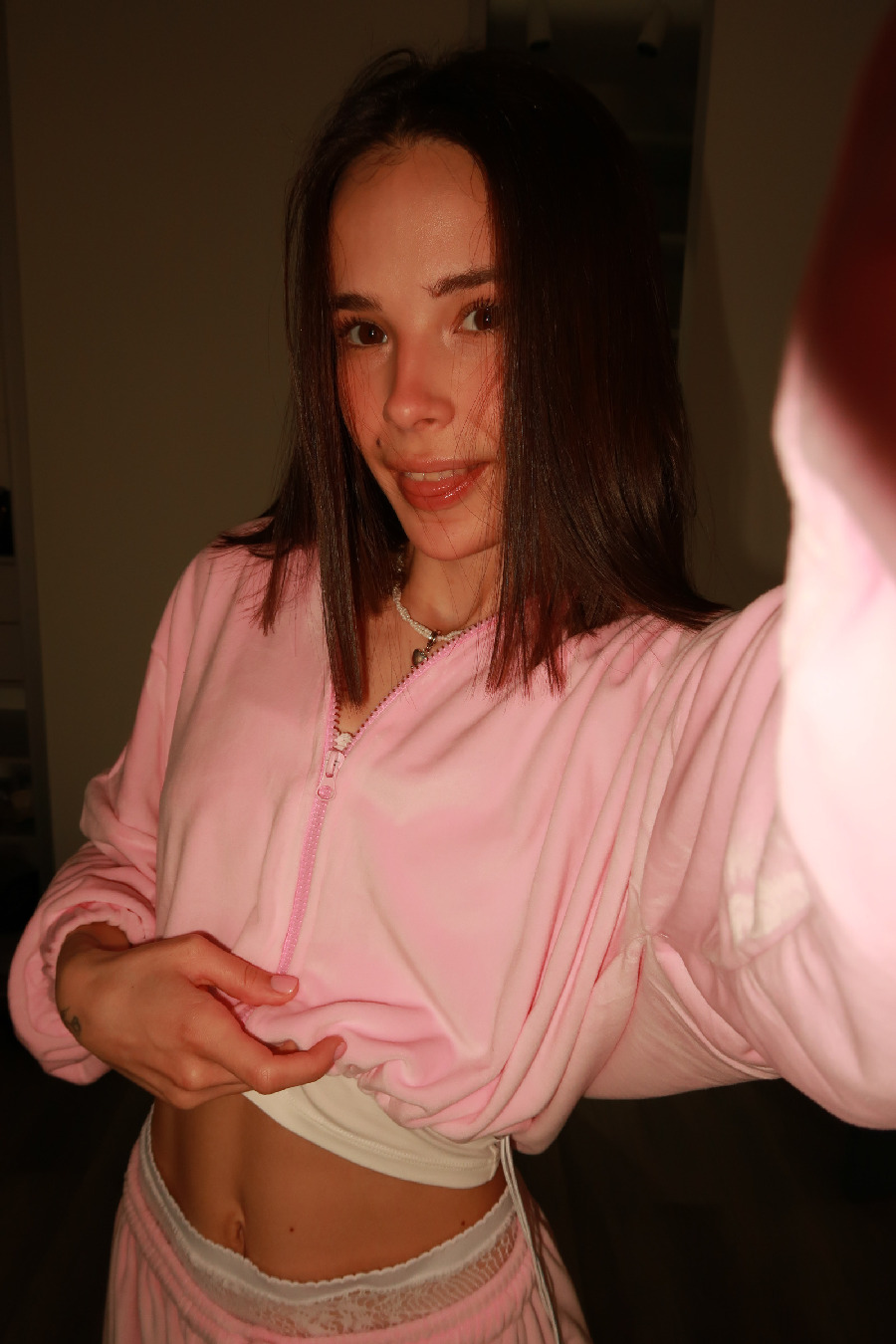 Tina brings the glow — live moments in Acapulco